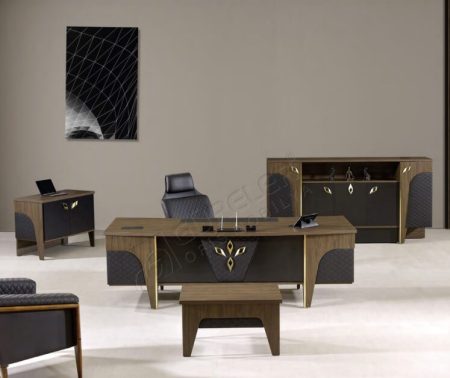 Metal detaylı modern yönetici ofis masası.